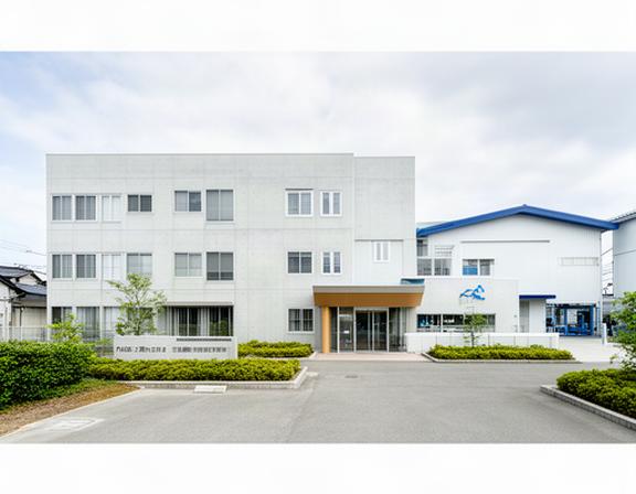 熊本県菊池市隼人団地にあるAIロボット開発拠点の外観、研究開発棟と製造ラインを併設